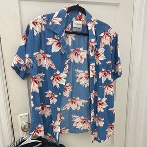 Goodfellow & Co Blue and White Casual Button Down Shirt